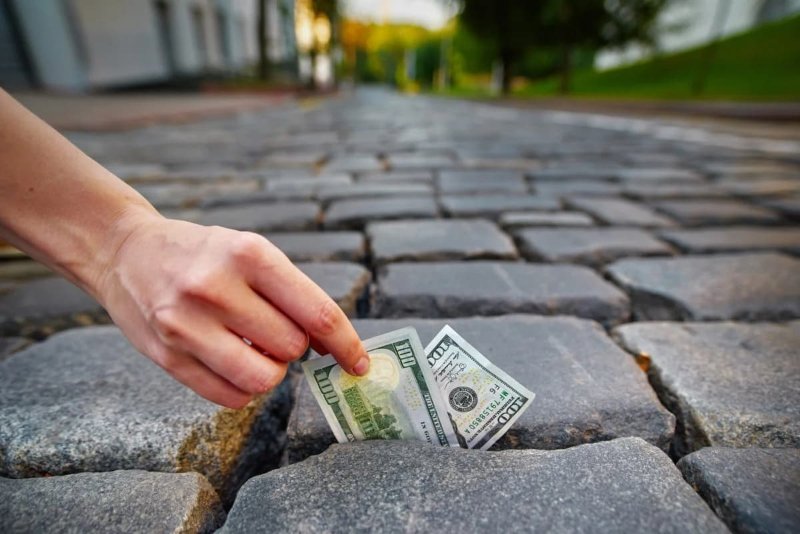 Giải đáp đi ăn cắp tiền trong chiêm bao